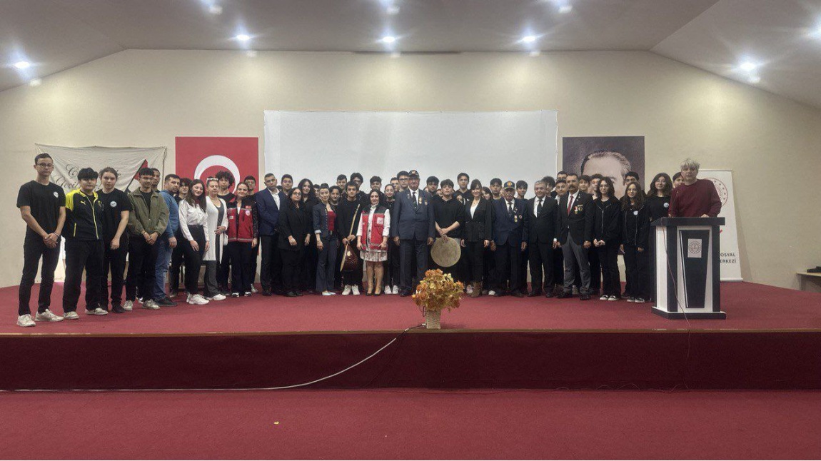 18 Mart Şehitleri Anma Günü ve Çanakkale Zaferi’nin 109. Yıl dönümü programı okulumuz konferans salonunda düzenlendi.